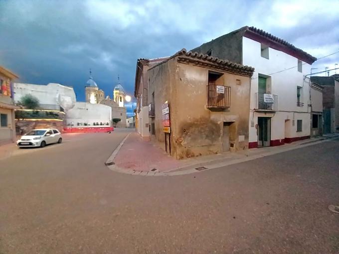 Fotografía Casa De Pueblo en venta en Alcalá de Ebro de 287 m2 Comprar 